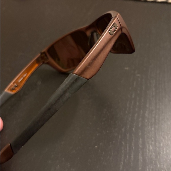 Oakley Jury sunglasses in the Distressed Brown colorway with Dark Bronze lenses - Picture 3 of 9